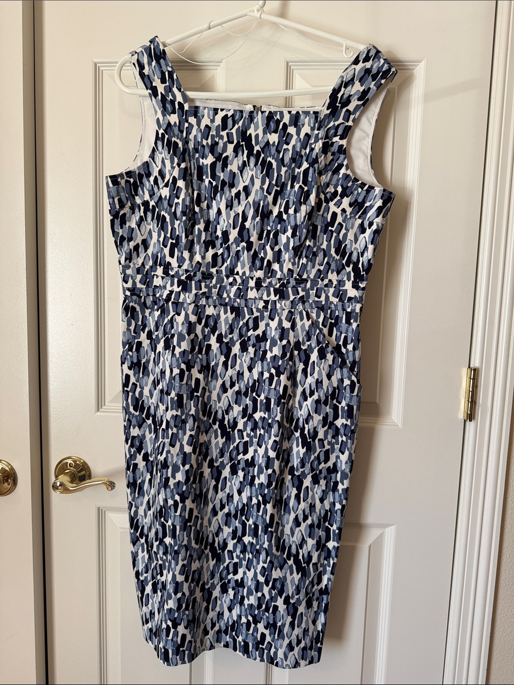 Adrianna Papell Sleeveless Navy and White Printed Sheath Dress, size 12